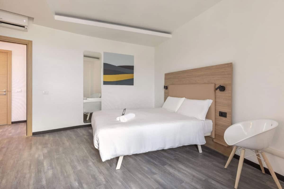 Berços (sobretaxa), Wi-Fi de cortesia, roupa de cama