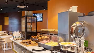 Daily buffet breakfast (EUR 7.90 per person)