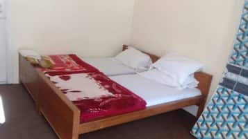 Quarto casal standard | Ferros/tábuas de passar roupa, Wi-Fi de cortesia