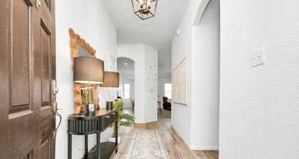 Cinco Ranch Furnished 1 Story Home, King Beds, Walking Trail, Sleeps 6+