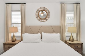 3 Schlafzimmer, Schreibtisch, Bügeleisen/Bügelbrett, Reisekinderbett