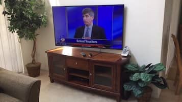 House, Multiple Beds (Christine's West Haven Vacation Home) | 5 bedrooms