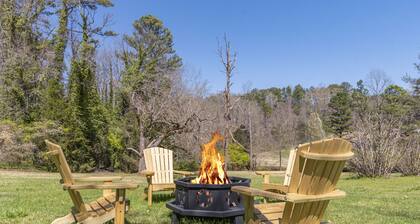 Charming 1892 Log Cabin in the Blue Ridge Mountains foothills