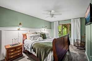 5 Schlafzimmer, Zimmersafe, Schreibtisch, Bügeleisen/Bügelbrett