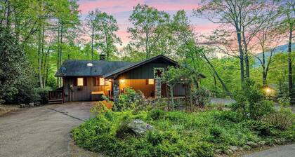 Outdoor Pool ● Near Boone & Elk ● Fire Pit ● Games ● Kids Bunks