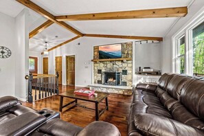 Smart-TV, Kamin, Videospiele, DVD-Player