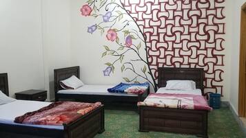 Tabla de planchar con plancha, wifi gratis y ropa de cama