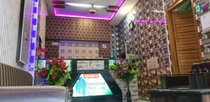 Reception - Emarat Plaza Hotel (Swat)