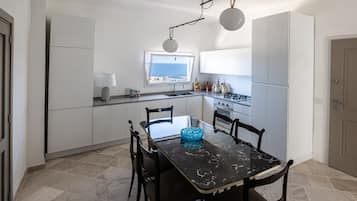 Kühlschrank, Ofen, Herdplatte, Geschirrspüler