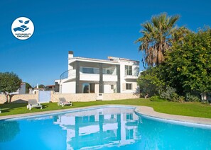 A heated pool - Villa w/ heatable pool, BBQ & private annexes (Albufeira)