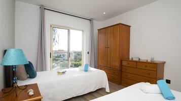 8 bedrooms, iron/ironing board, free WiFi, bed sheets