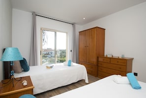 8 habitaciones, tabla de planchar con plancha y wifi gratis 