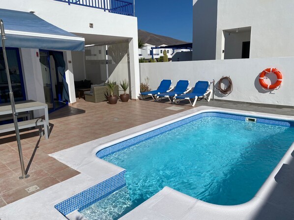 Een verwarmd zwembad