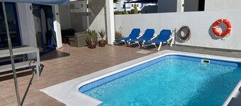 Modern 3 Bedroom Villa, Air-conditioning, WIFI, Heated Pool, UK TV