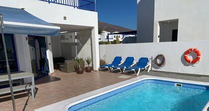 Modern 3 Bedroom Villa, Air-conditioning, WIFI, Heated Pool, UK TV
