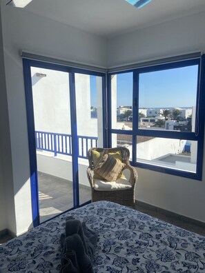 3 slaapkamers, een strijkplank/strijkijzer, reisbedje, gratis wifi