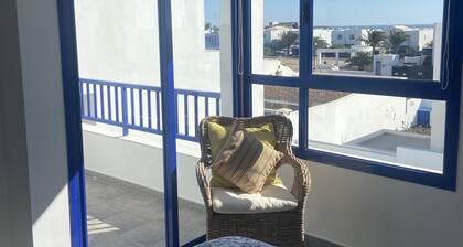 Modern 3 Bedroom Villa, Air-conditioning, WIFI, Heated Pool, UK TV