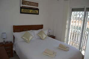 2 slaapkamers, een strijkplank/strijkijzer, wifi, beddengoed