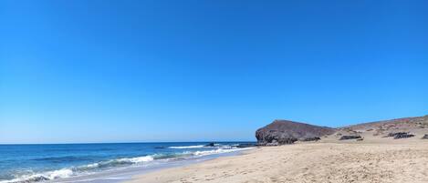 بالقرب من الشاطئ