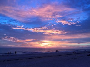Beach nearby, sun-loungers, beach towels