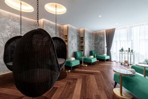 Salas de tratamiento para parejas, sauna y tina de hidromasaje 