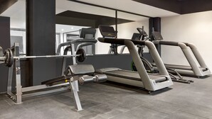 A gym with treadmills, a weight bench, and a mirrored wall. - Ramada by Wyndham Elbistan (Elbistan)