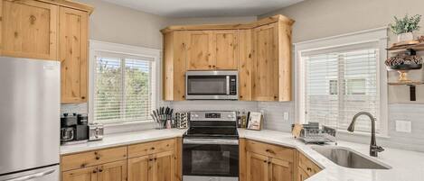 Refrigerador, microondas, horno, placa de cocina