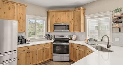 Cloud Wine Cottage · Charming Wine Retreat w/ Kid + Dog Perks