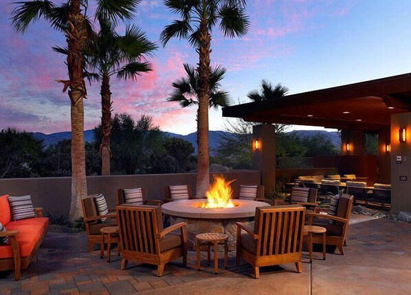 Outdoor dining - Stagecoach Festival April 24-28 2025  1 B/R Premium@Westin Desert Willows Villas (Palm Desert)