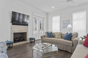 Smart TV, books - Fabulous Beach Retreat! Walk to the water... (Bay St. Louis)