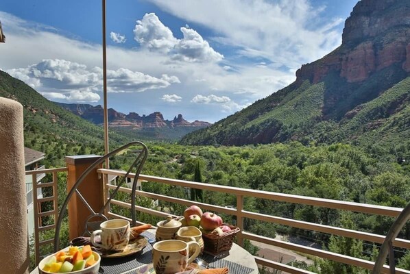 Outdoor dining - Sedona’s Famous Oak Creek Canyon Getaway (Sedona)