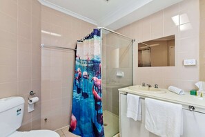 Bathroom - THE MAC Boutique Hotel (Adelaide)