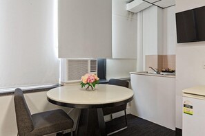 Dining - Bank Street Motel (Adelaide)