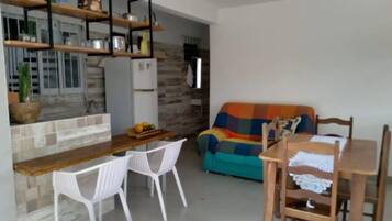 Blender, cookware/dishes/utensils, cleaning supplies