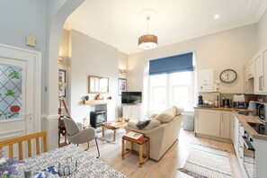 2 ห้องนอน, เตารีด/โต๊ะรีดผ้า, เปลนอนเด็กแบบพกพา, Wi-Fi ฟรี