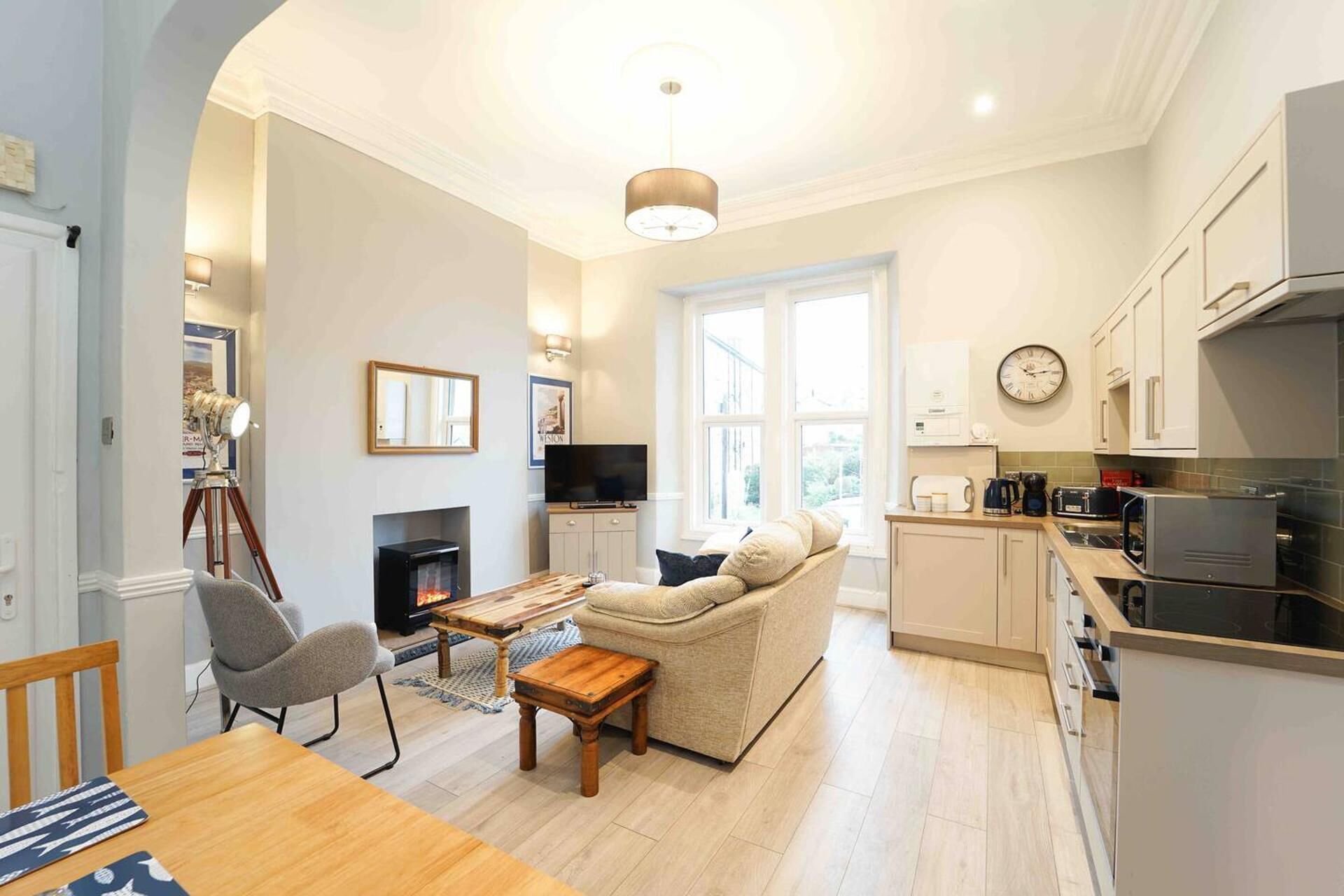 Apartment, Multiple Beds | Living room