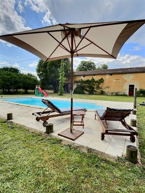 Lämmitetty uima-allas