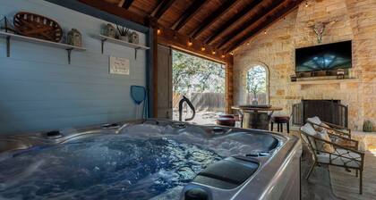 LUX Farmhouse-HEATED POOL/HOT TUB/CASITA/GAME ROOM/PETS