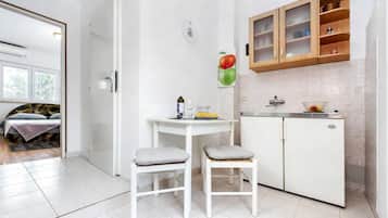 Fridge, stovetop, coffee/tea maker, cookware/dishes/utensils