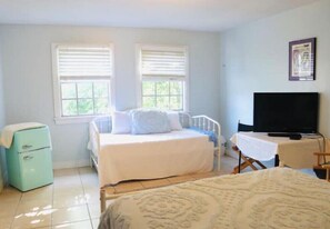 2 habitaciones, escritorio, tabla de planchar con plancha y wifi gratis 
