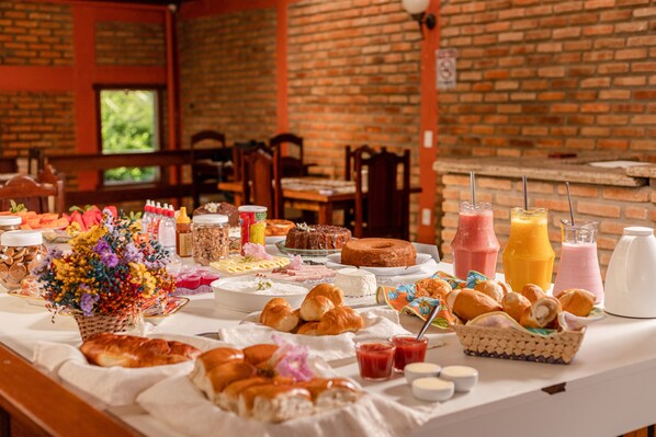 Free daily buffet breakfast