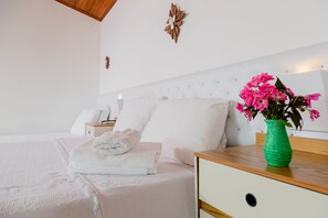 Hypo-allergenic bedding, free WiFi