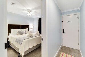 1 bedroom, iron/ironing board, free WiFi, bed sheets - Fantastic Beachfront Location N Forest Beach Dr - Coligny Area
New to VRBO (Hilton Head Island)