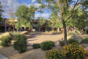 Property grounds - Thunderbird Executive Inn and Conference Center (Glendale)