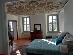 2 Schlafzimmer, Schreibtisch, Bügeleisen/Bügelbrett, kostenloses WLAN