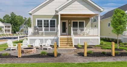 The Cove at Sylvan Beach - Pet friendly lakeside cottage with a pontoon boat!