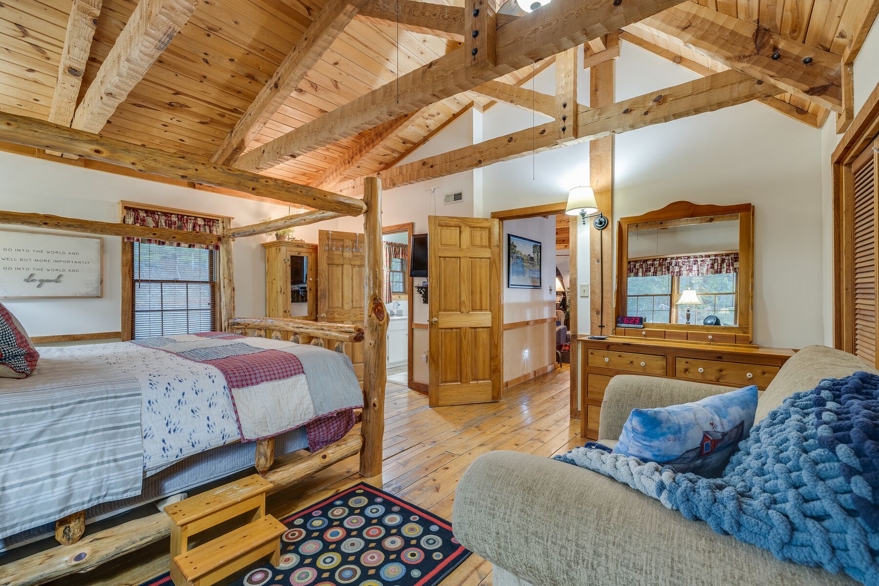 4 bedrooms, desk, iron/ironing board, travel crib