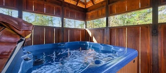 Robin’s Nest – Cozy Broken Bow Cabin with Private Hot Tub