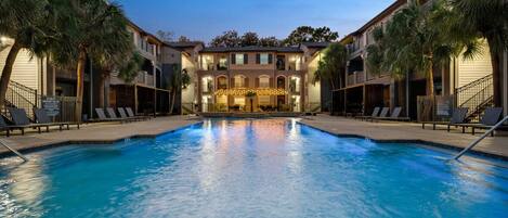 حمّام سباحة خارجي