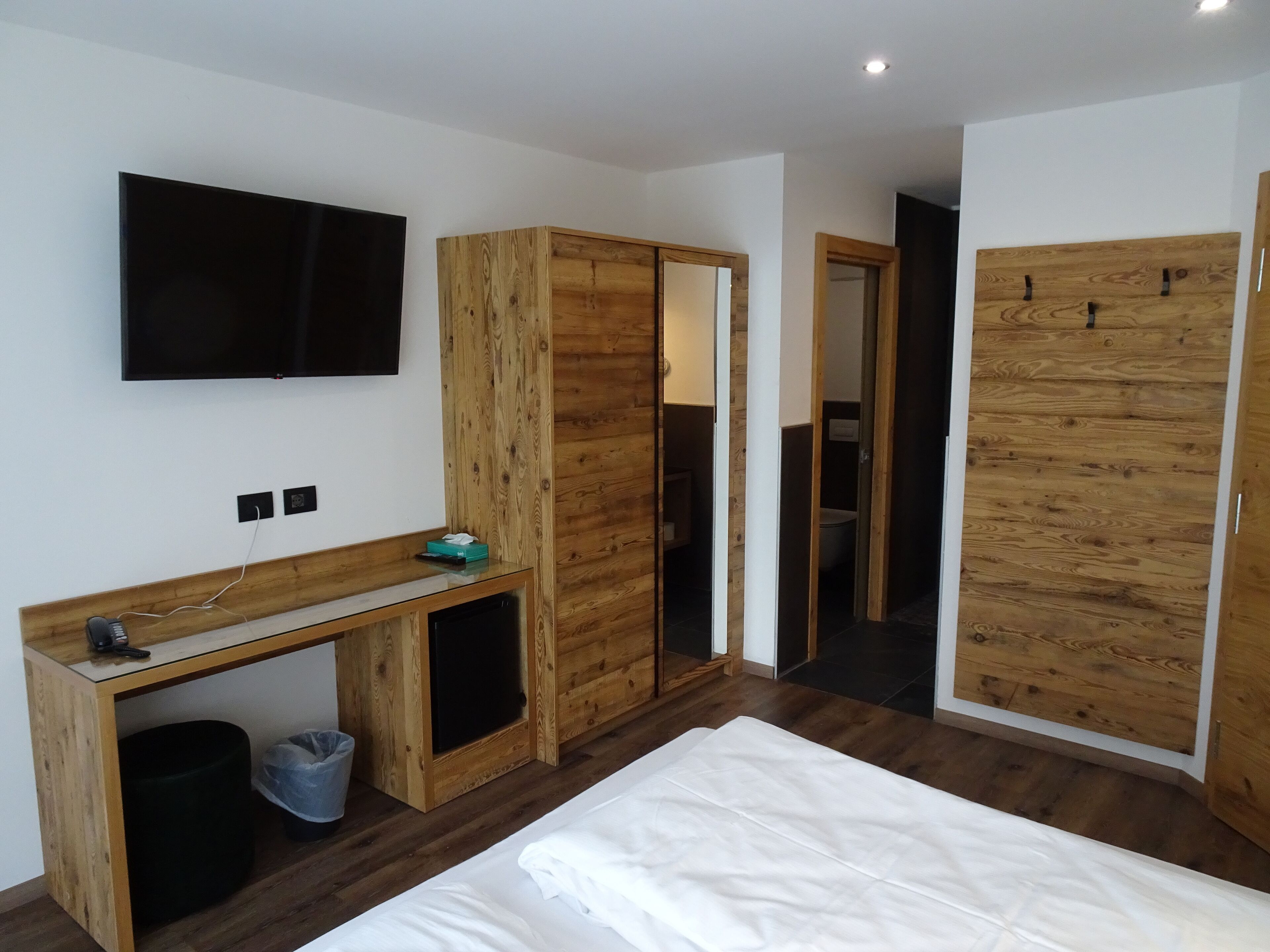 Habitación estándar con 1 cama matrimonial o 2 individuales | Caja de seguridad en la habitación, cortinas blackout y insonorización 